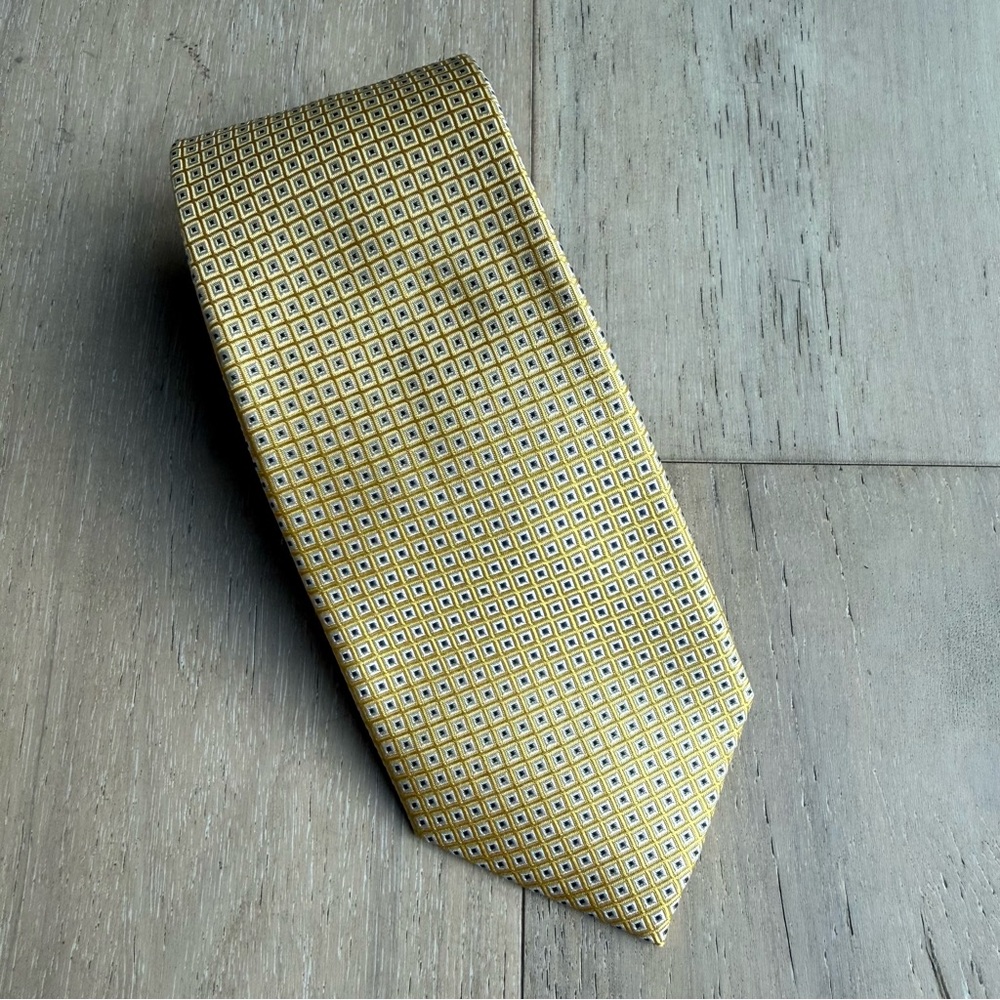 Tommy Hilfiger Gold Geometric Tie 100% Silk
